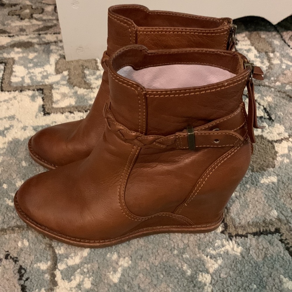 Great condition leather wedge booties